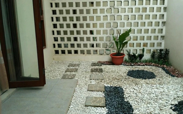 Omah Dixy Family Homestay by FH Stay