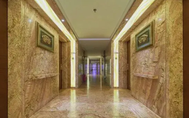 Floral Hotel · YunFu City King Royal Hotel