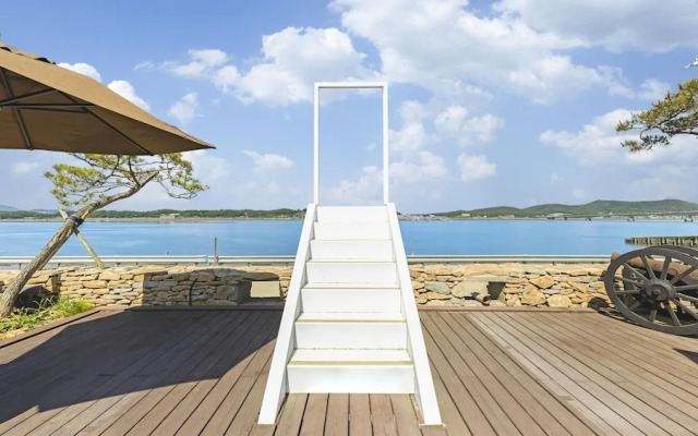 Ganghwado Mare Seawater Poolvilla