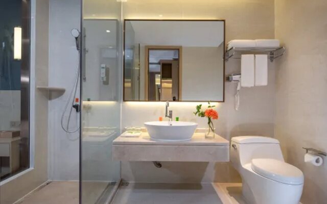 Vienna Hotel Guangdong Zhongshan Xiaolan High-Speed Railway Station