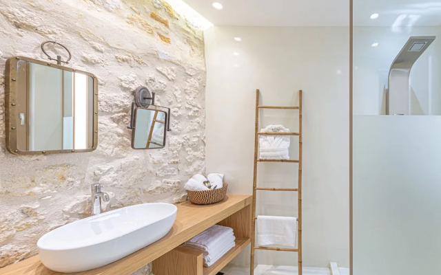 Chandakos 8 Design Apartments
