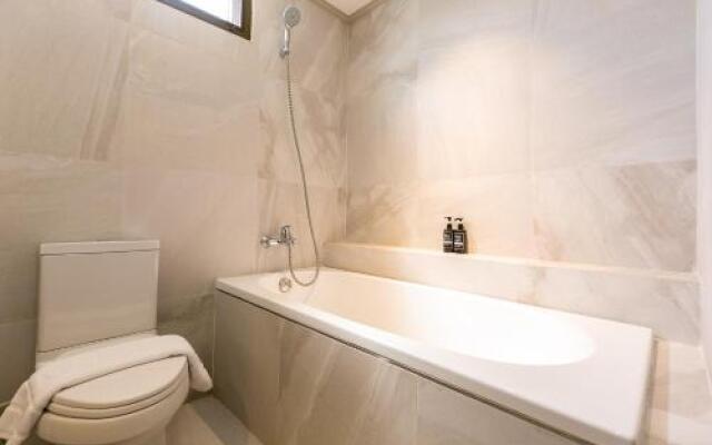 Thea, Executive Suite Serviced Apartment in Ekamai