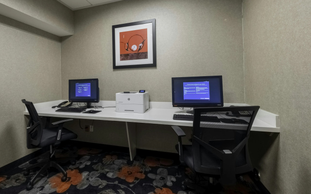 Hampton Inn & Suites DuPont