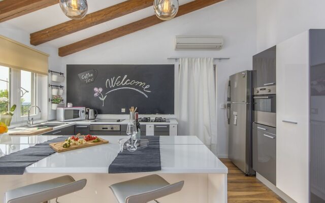 Wonderful, Modern Villa With Pool, Whirlpool and Garden, Near Rovinj