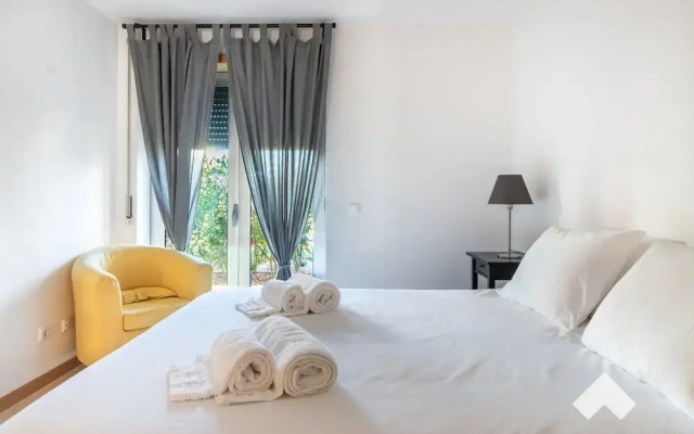 Palm02 · Palm Village Apartment 2 3BD · A/C · Terrace