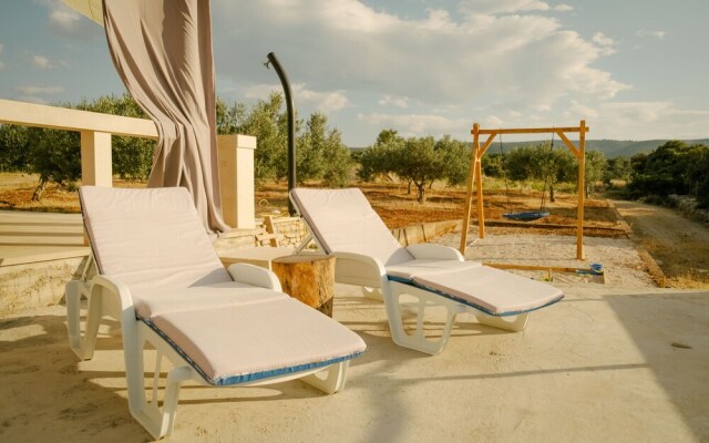 Eco Holiday House, Private Land of 11k sq. Meters!