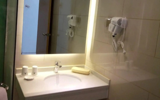 GreenTree Inn Qingdao Jiaozhou Jiaoping Road Aviation Industry Park Express Hotel