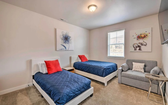 Inviting Hideout Townhome w/ Balcony & Lake Views!