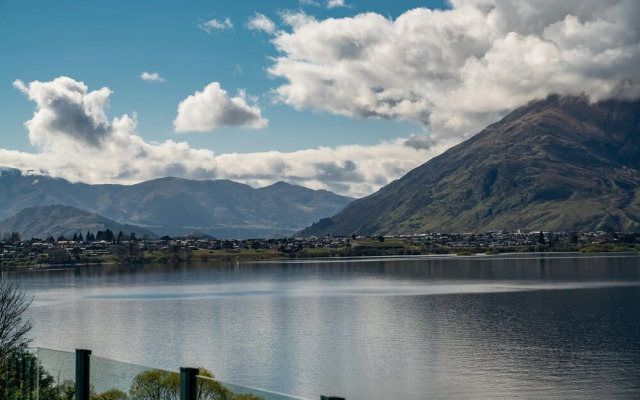 Lakefront Living At Remarkables - West