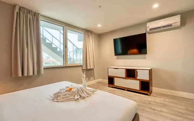 Las Islas Condominiums