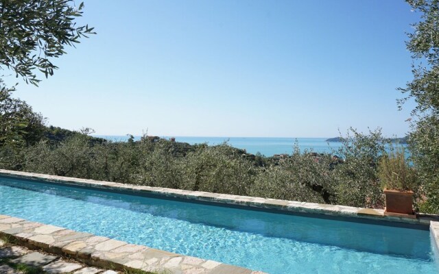 Miralunga-appartament-in-villa-e-piscina