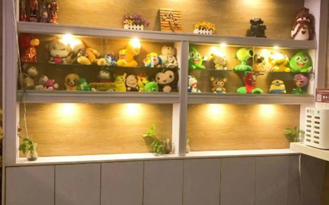 Orangewood Hotel (Shanghai Pengpu Xincun Subway Station)