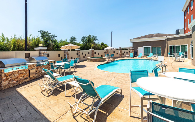 HOLIDAY INN EXP STES SPACE CTR by IHG