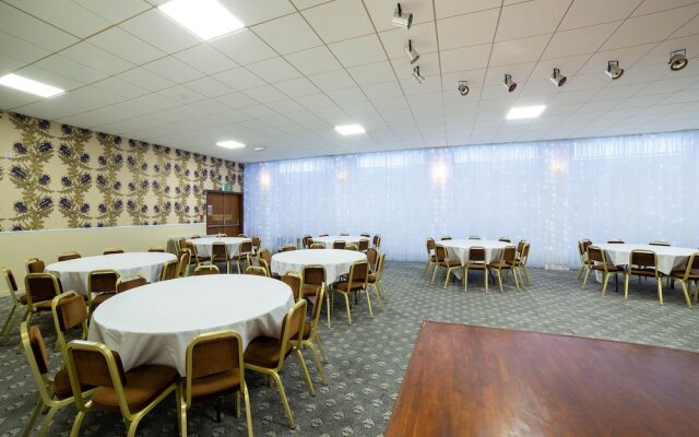 Oyo Douglas Hotel