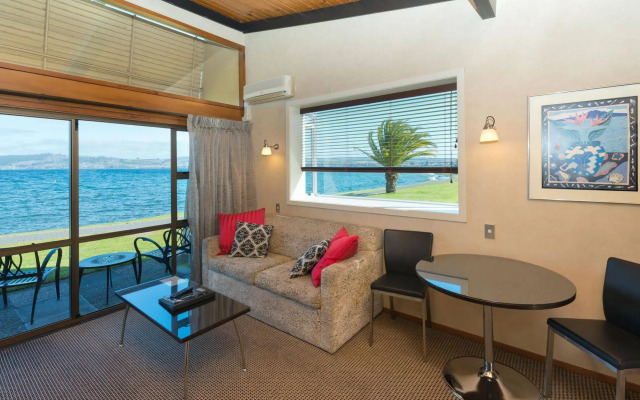 Oasis Beach Motel