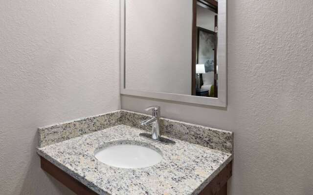 Super 8 by Wyndham Fairmont