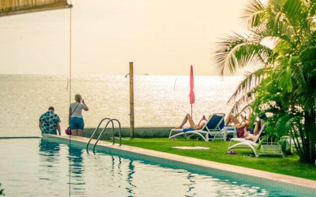 Le Divine Comedie Beach Resort