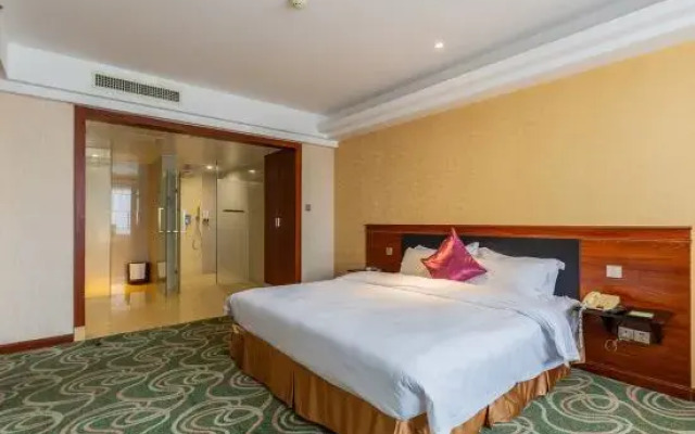 Yinglun Holiday Hotel