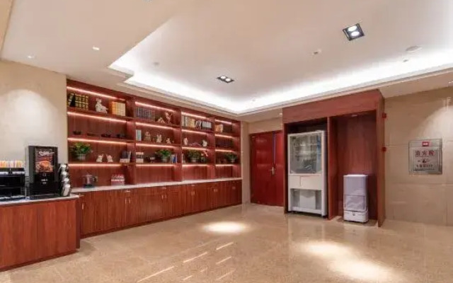 Golden Chau Apartment (Chaozhou Dongbao Plaza Zuoyicheng People's Square)