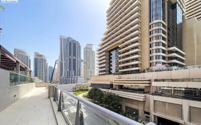 Scintillating Marina View From 1BR Apt