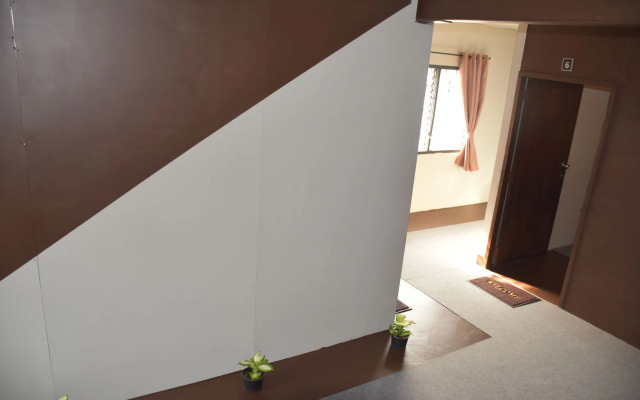 Empo Hostel at 30 Onnut