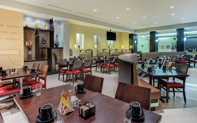 Holiday Inn Louisville Airport - Fair/Expo by IHG