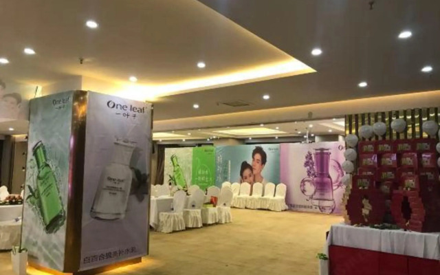 Kunming Xinshichao Hotel (Luo Tsuen Wan New Asia Sports City Branch)