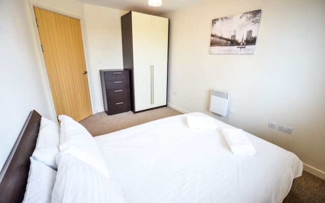 Gunwharf Quays Chic Apartment