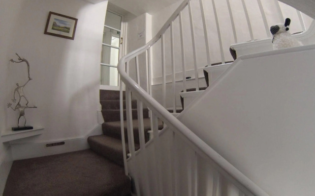Ty Helyg Guest House