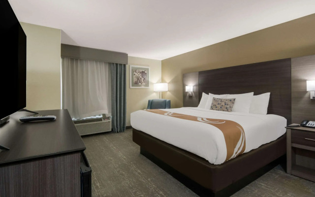 Quality Inn & Suites Roanoke - Fort Worth North