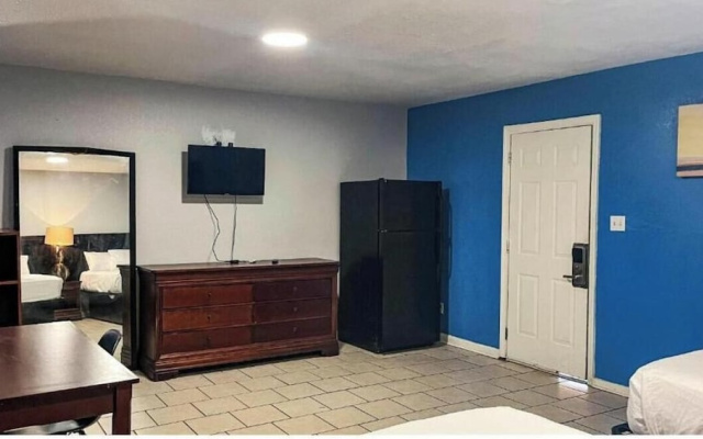 Studio 6 Suites – Albany, GA