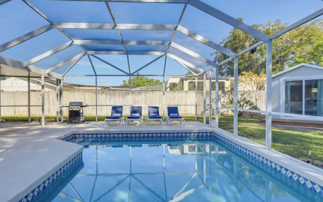 Pet-friendly Home w/ Heated Pool in Bradenton