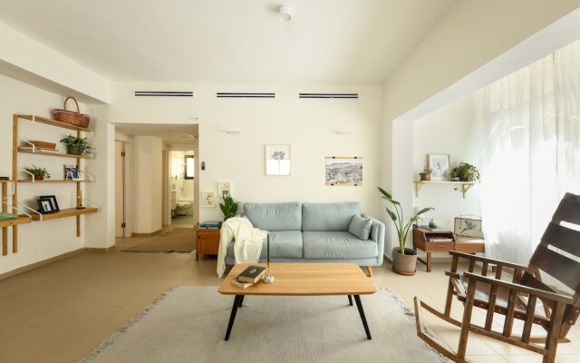 Beachside 3-BR Apt Perfect for Families
