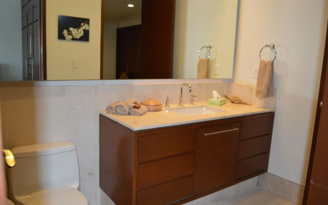 Okol Paraiso by Riviera Rentals