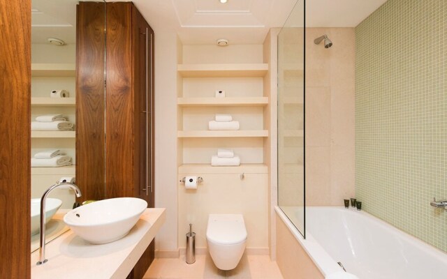 Bright Luxurious 2BR near Canary Wharf