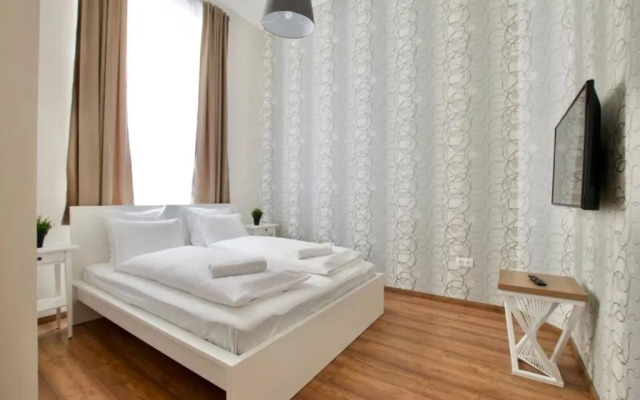 Premium Apartment by Hi5 - Central 3 bedroom (221)