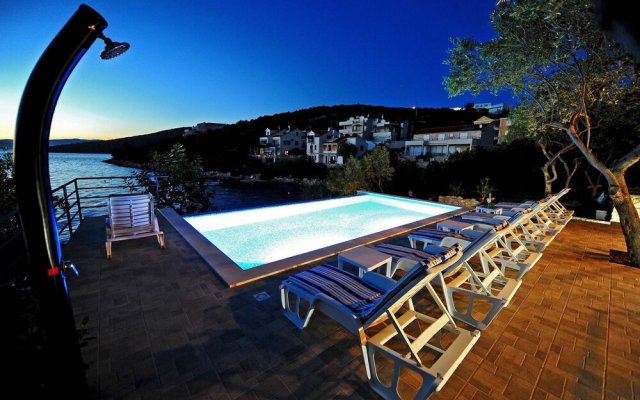 Villa With 7 Bedrooms in Maslinica, With Wonderful sea View, Private P