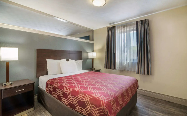 Howard Johnson by Wyndham Malden Boston Area