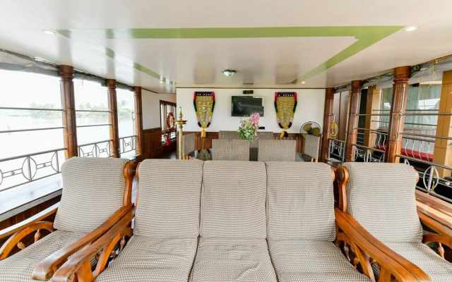 OYO 23047 Rkv Golden Petal Houseboat 3 Bhk