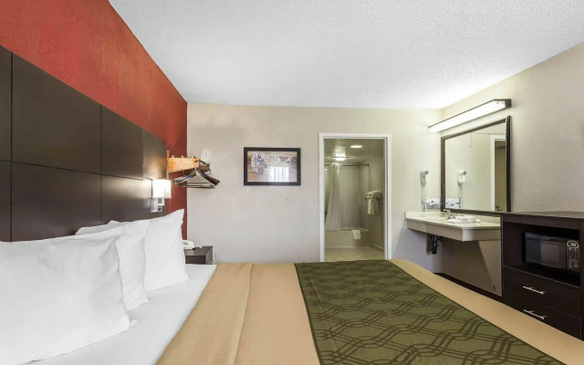 Econo Lodge North