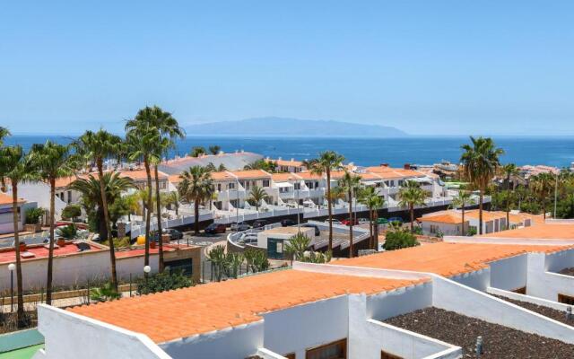 Lovely Sea View FREE WIFI