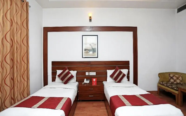 OYO 4258 Hari's Court Inns & Hotels