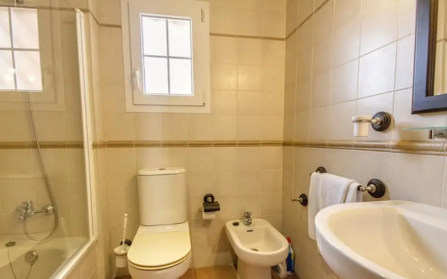 3 Bed Beach Apartment With Views Isla Canela