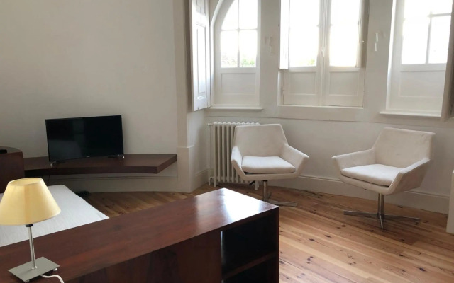 Rua Tenente Campos Rego, Ground Floor