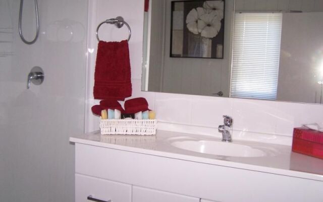 Sunway Farm Bed & Breakfast & Rosebud Cottage