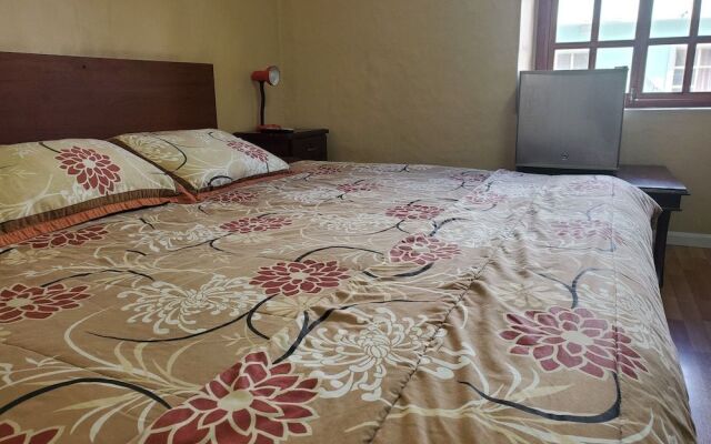 Mariscal Inn & Suites