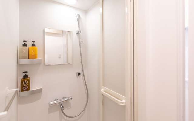 ONE WORLD Sakaisuji Hommachi