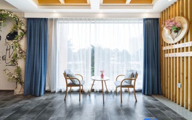 Jingman Night Light Inn