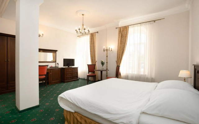 Royal Hotel