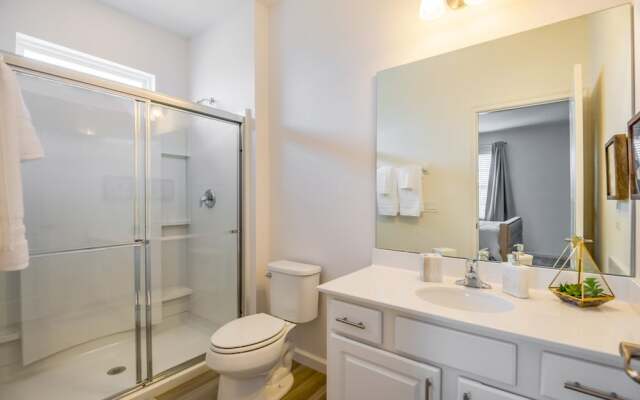 Solterra - 5212 Oakbourne Avenue